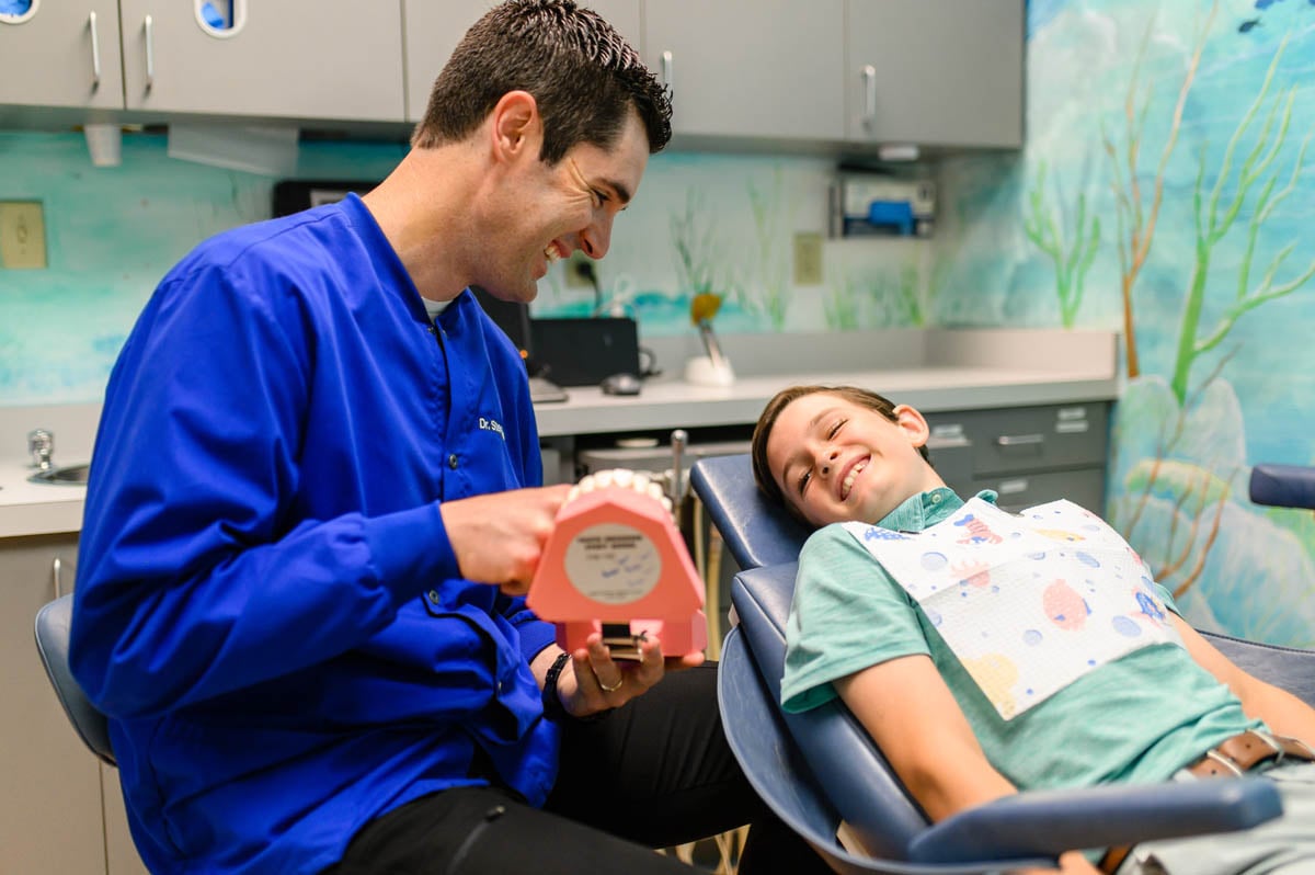 Dentist showing child teeth | Pediatric Dentistry in Houston, TX